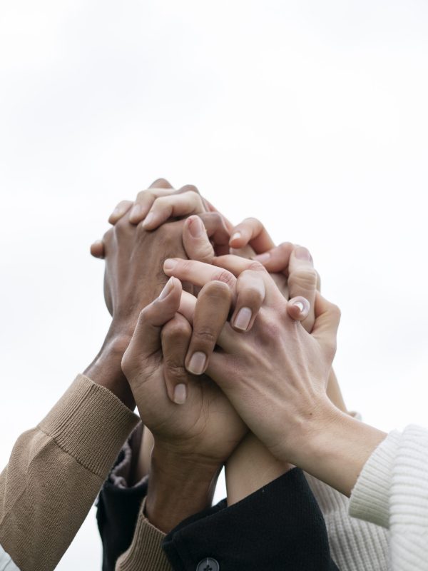 close-up-people-holding-hands close-up-people-holding-hands